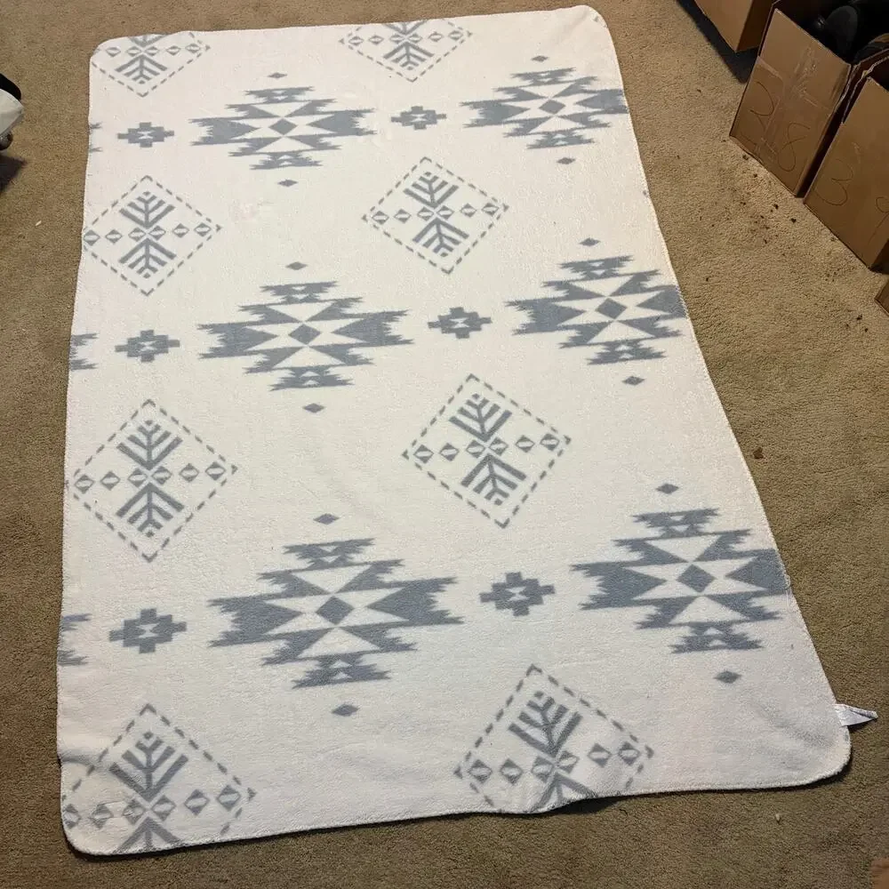 Pendleton White Blue Aztec Geometric Sherpa Fleece Throw Blanket 48x72 Southwest